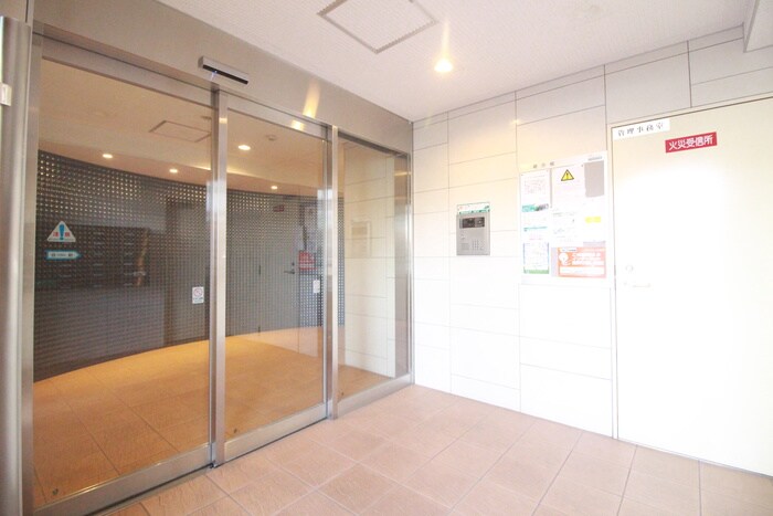 物件外観写真2　(エントランス部分)