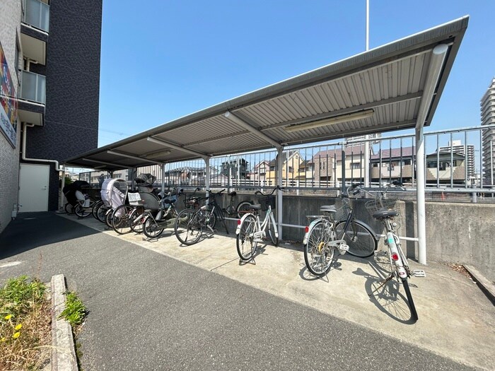 物件外観写真4　(駐輪場)