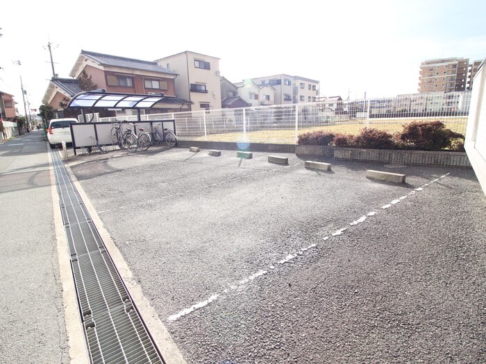 物件外観写真3　(駐車場)