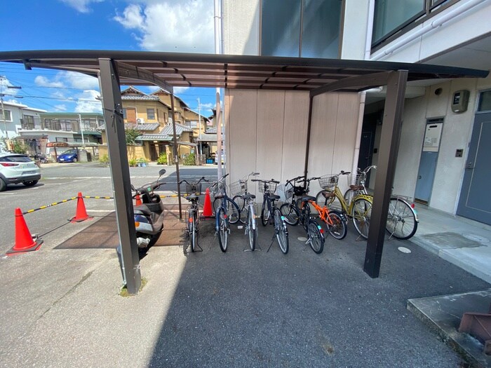 物件外観写真4　(駐輪場)