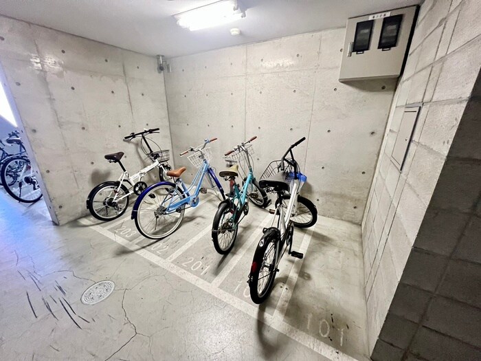 物件外観写真2　(駐輪場)