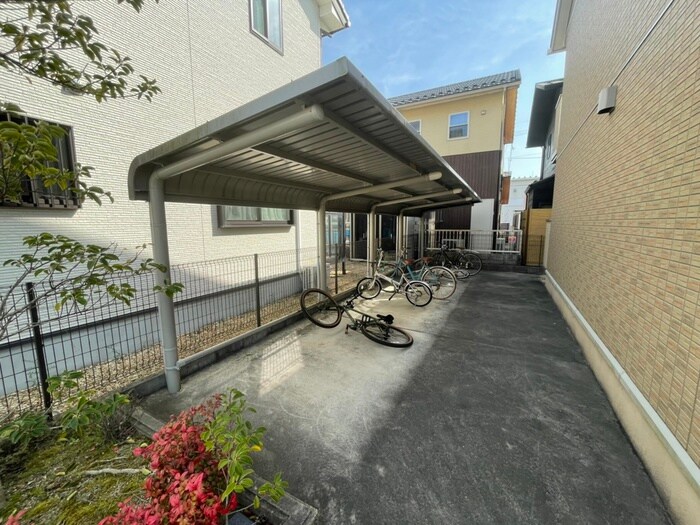 物件外観写真3　(駐輪場)