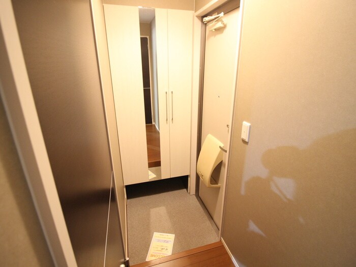物件内観写真16　(玄関)