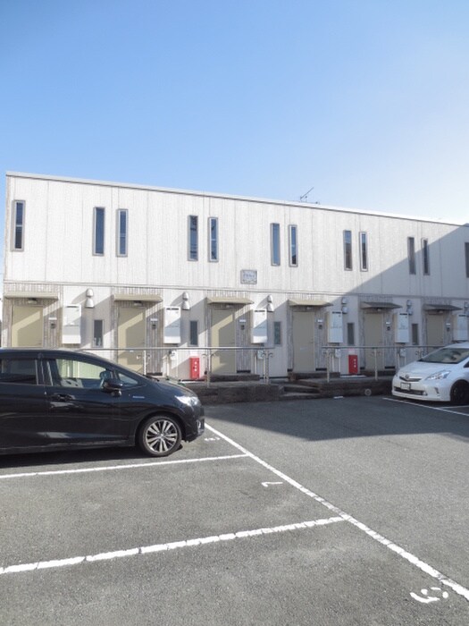 物件外観写真4　(駐車場)
