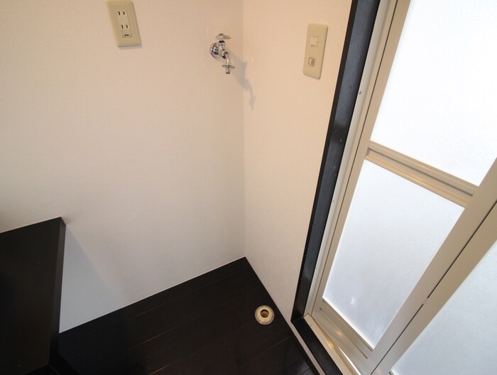 物件内観写真14　(洗濯機置場)