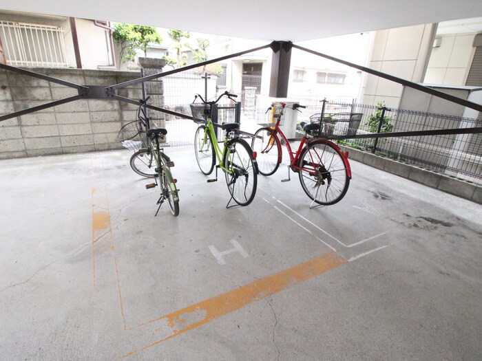 物件外観写真5　(駐輪場)