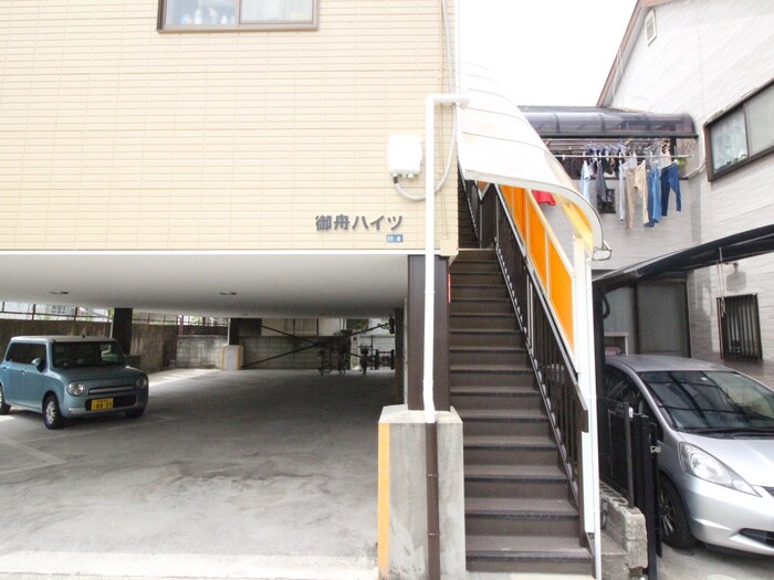 物件外観写真6　(エントランス部分)