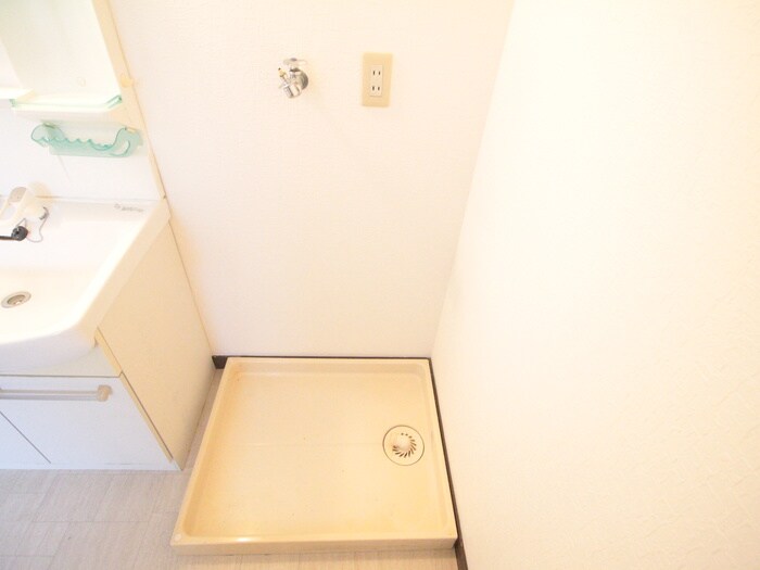 物件内観写真16　(洗濯機置場)