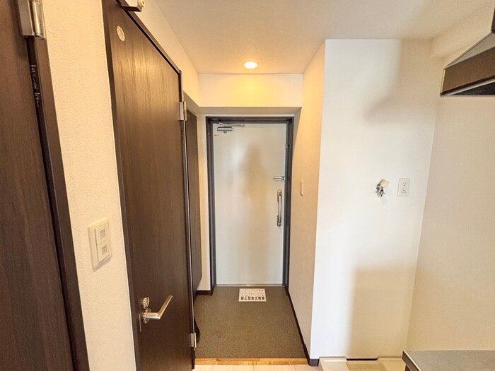 物件内観写真7　(玄関)