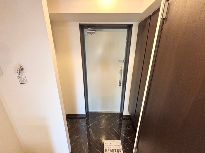 物件内観写真7　(玄関)
