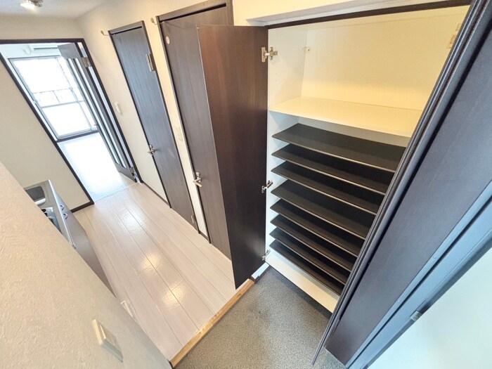 物件内観写真8　(靴箱)