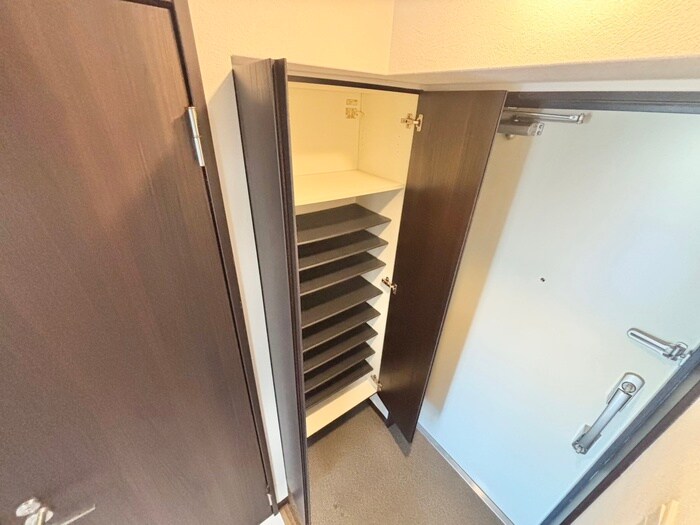 物件内観写真8　(靴箱)