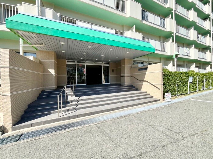 物件外観写真5　(エントランス部分)