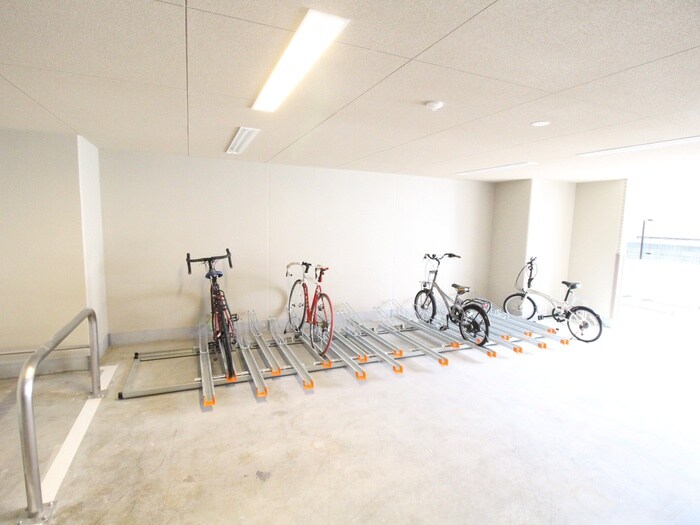 物件外観写真4　(駐輪場)