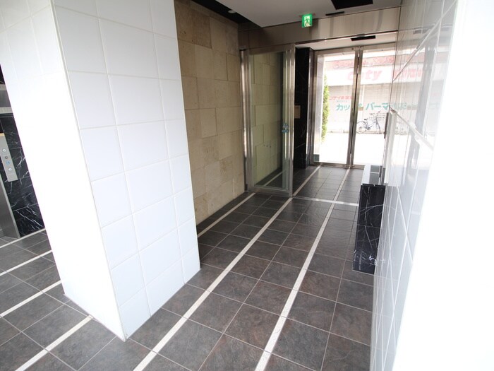 物件外観写真4　(エントランス部分)