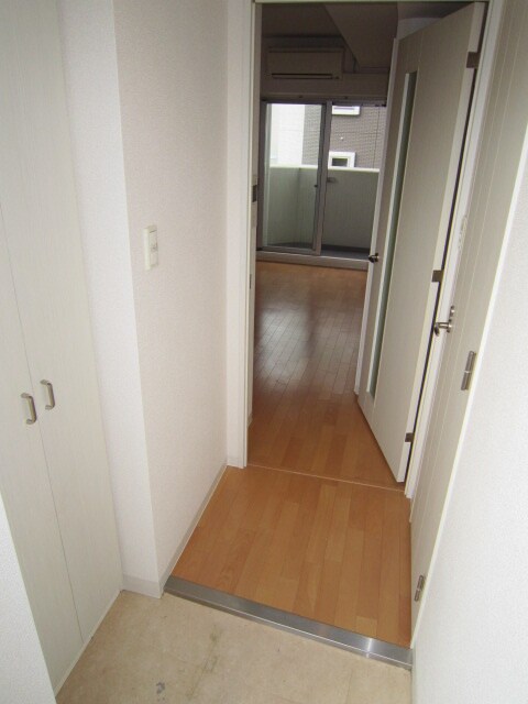 物件内観写真11　(玄関)