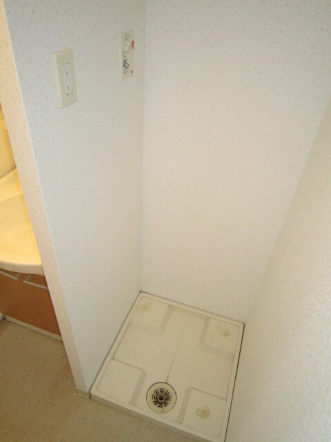 物件内観写真14　(洗濯機置場)