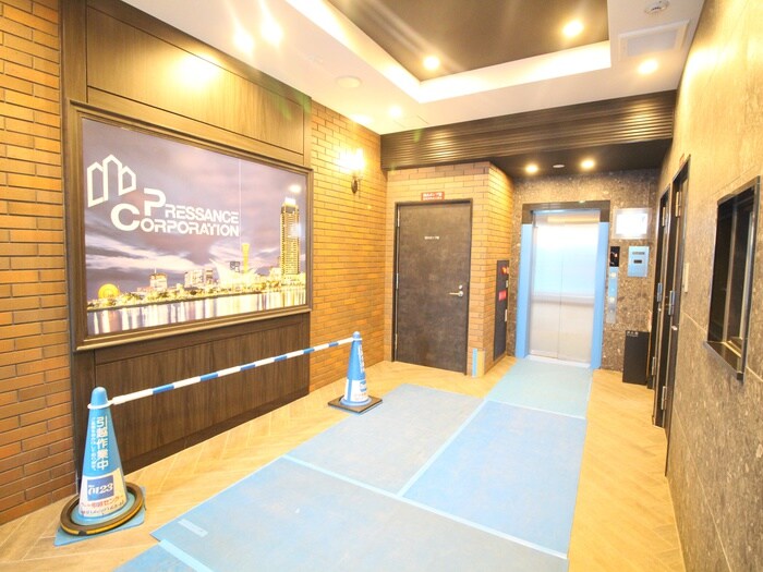 物件外観写真4　(エントランス部分)