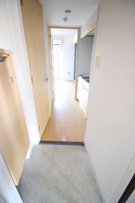 物件内観写真7　(玄関)