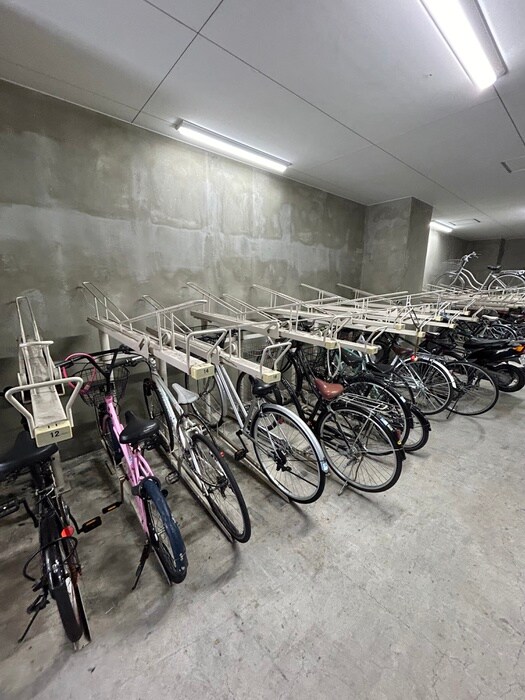 物件外観写真4　(駐輪場)