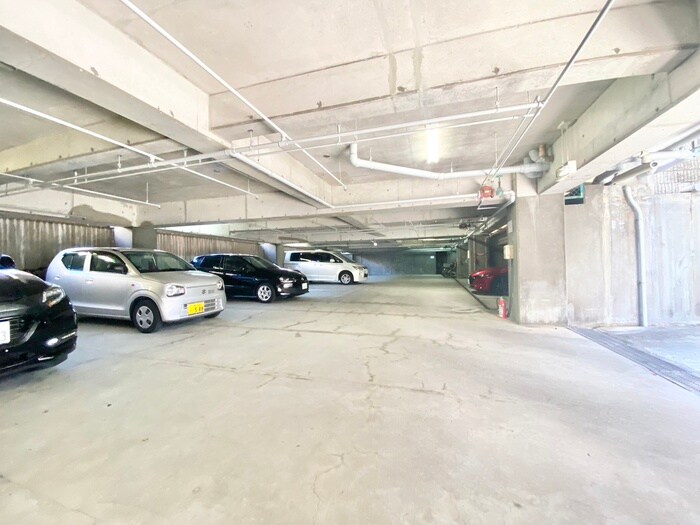 物件外観写真2　(駐車場)