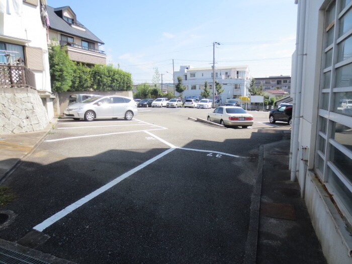 物件外観写真3　(駐車場)