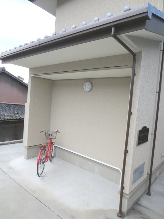 物件外観写真2　(駐輪場)