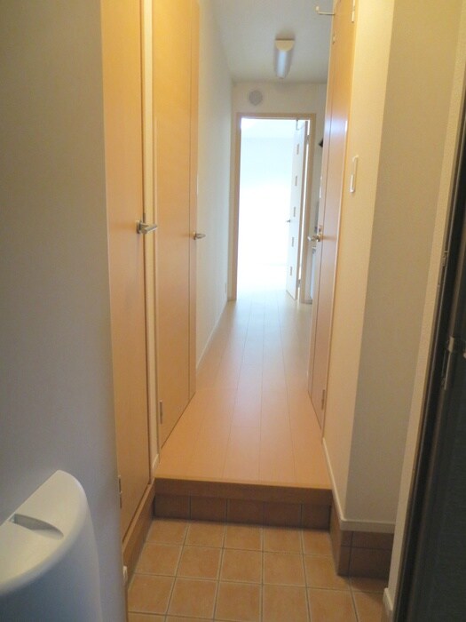 物件内観写真3　(玄関)