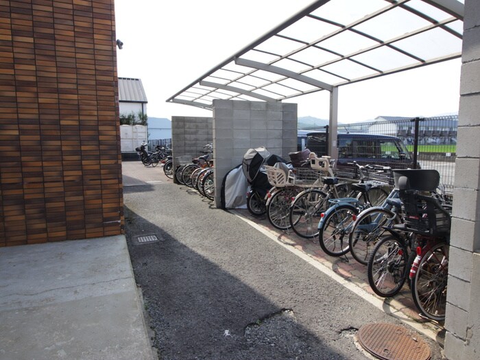 物件外観写真5　(駐輪場)