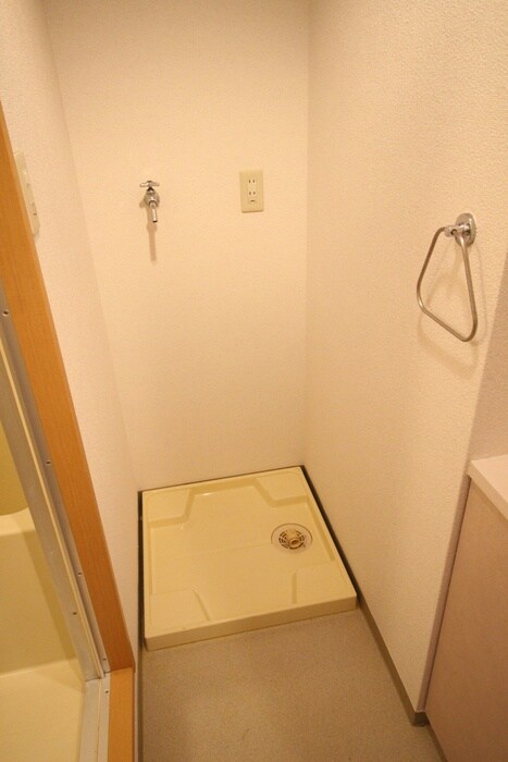 物件内観写真10　(洗濯機置場)