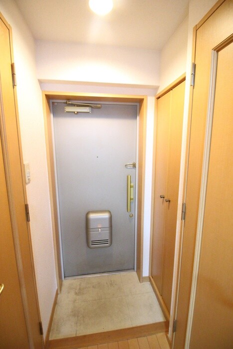 物件内観写真15　(玄関)