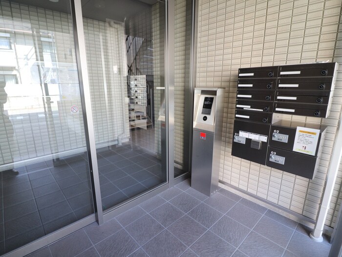 物件外観写真4　(エントランス部分)