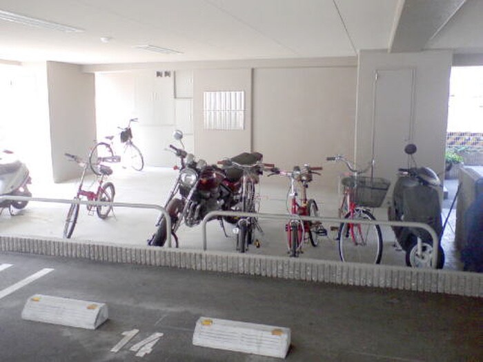 物件外観写真6　(駐輪場)