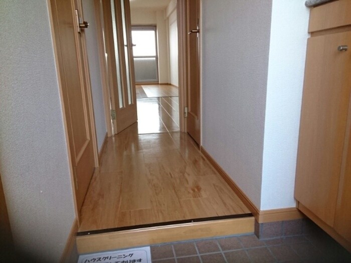 物件内観写真14　(玄関)