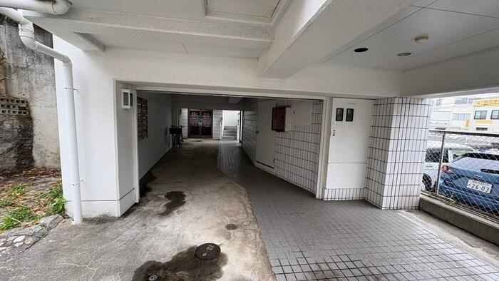 物件外観写真4　(エントランス部分)