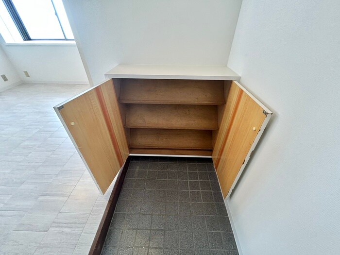 物件内観写真15　(靴箱)