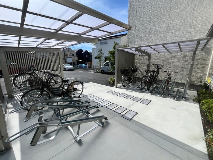 物件外観写真3　(駐輪場)