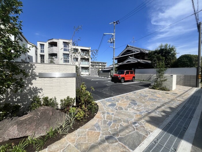 物件外観写真5　(エントランス部分)