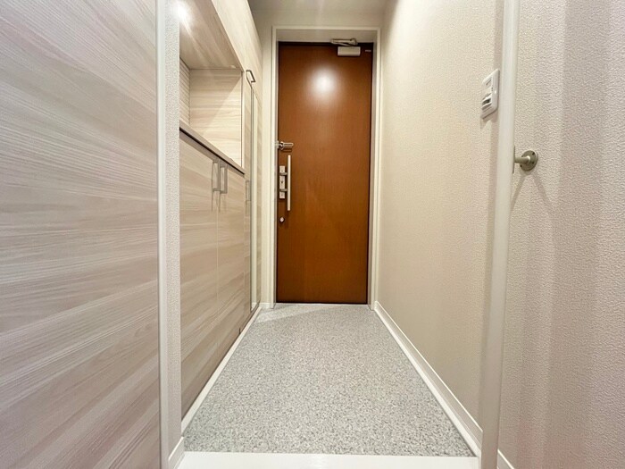 物件内観写真13　(玄関)