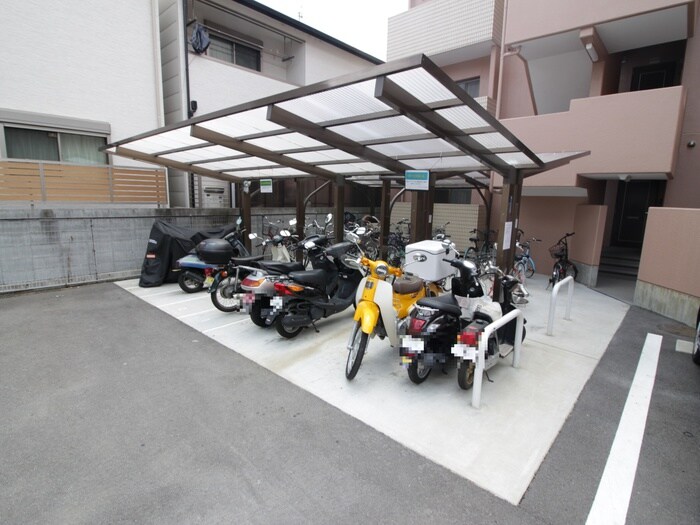 物件外観写真3　(駐輪場)