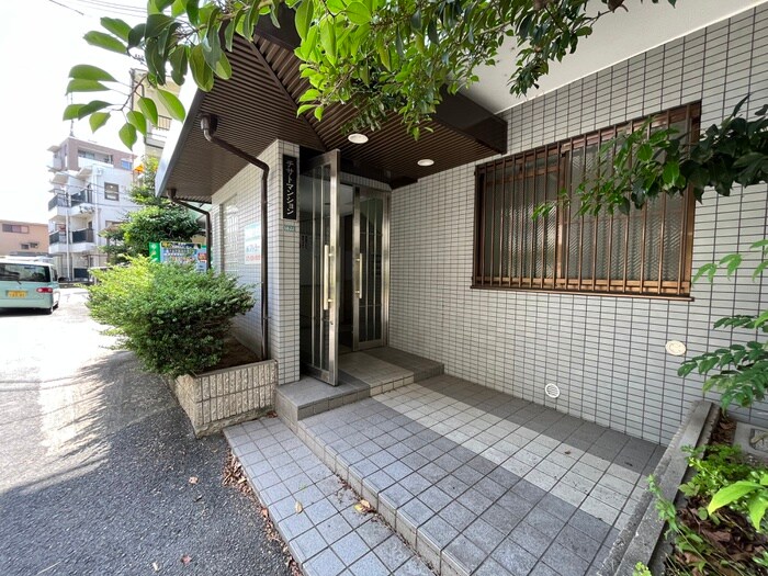 物件外観写真6　(エントランス部分)