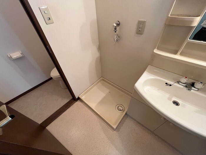 物件内観写真10　(洗濯機置場)