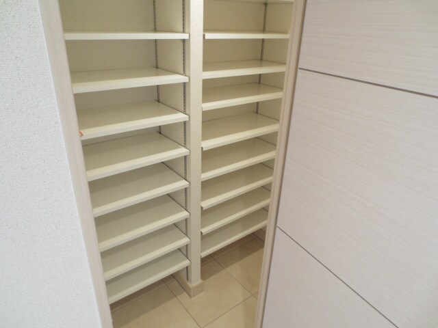 物件内観写真13　(靴箱)