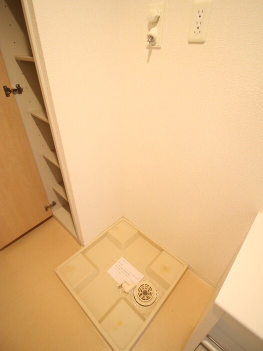 物件内観写真10　(洗濯機置場)