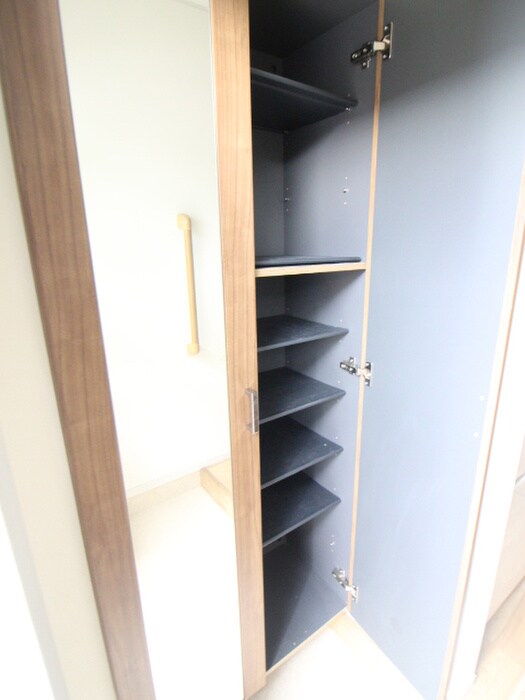 物件内観写真13　(靴箱)