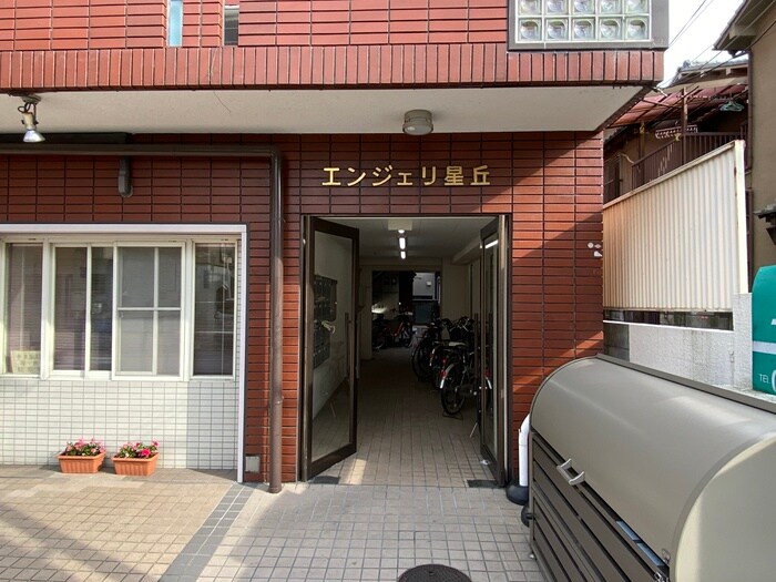 物件外観写真4　(エントランス部分)