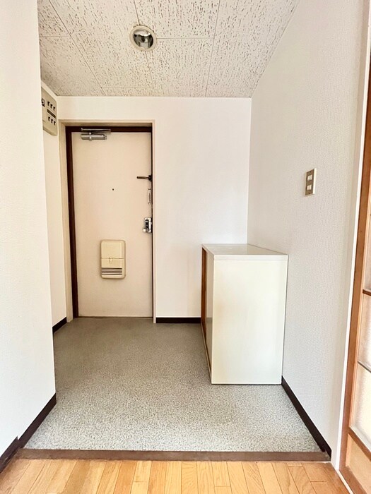 物件内観写真18　(玄関)