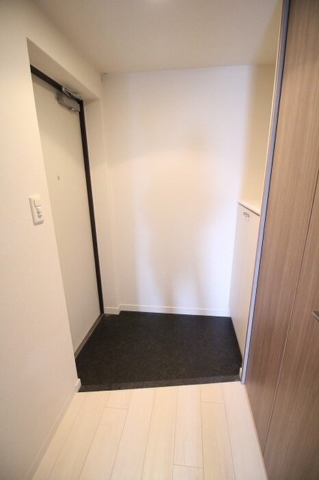 物件内観写真10　(玄関)