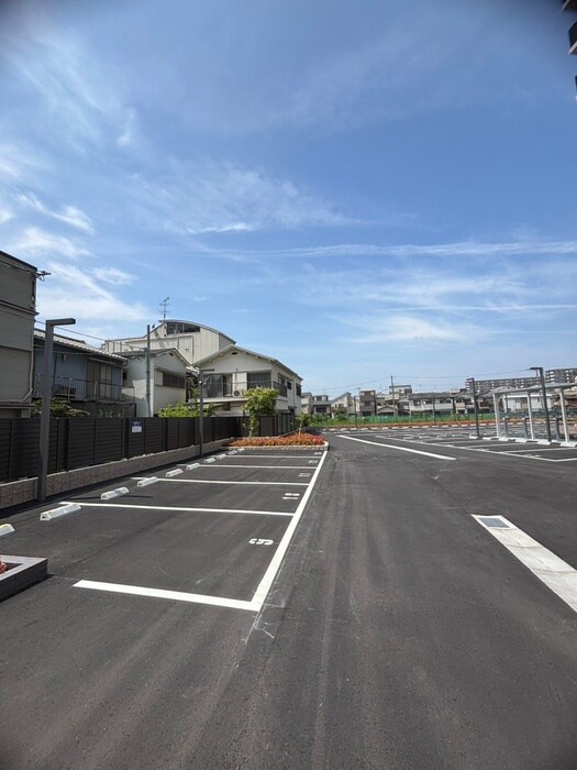 物件外観写真6　(駐車場)