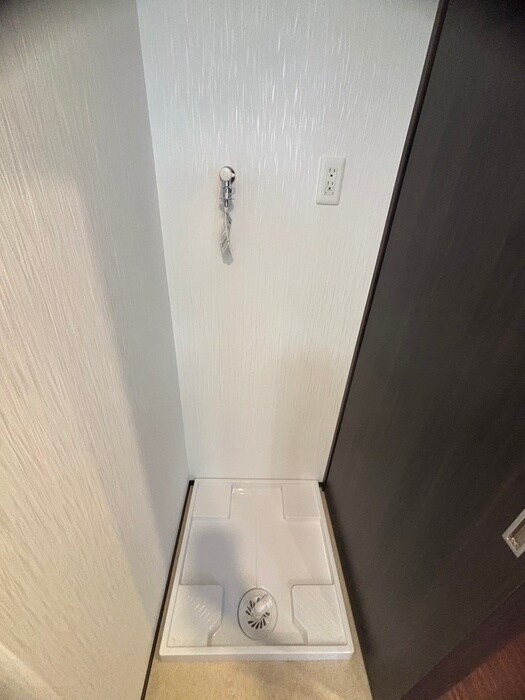 物件内観写真10　(洗濯機置場)